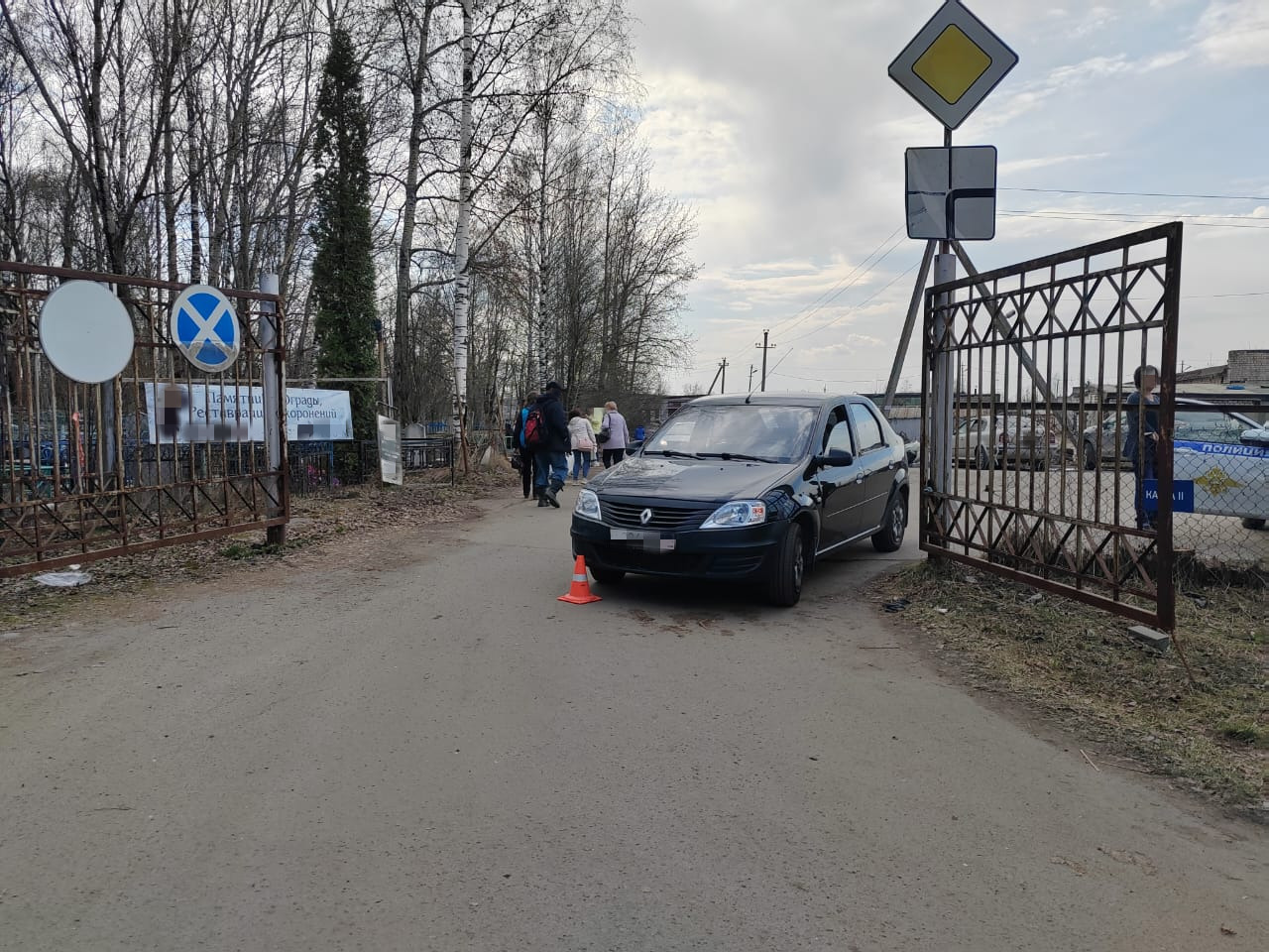 На череповецком кладбище пенсионерке проехали по ноге | 25.04.2023 |  Череповец - БезФормата