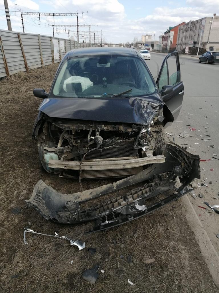 В Череповце водитель устроил аварию при развороте | 10.04.2023 | Череповец  - БезФормата