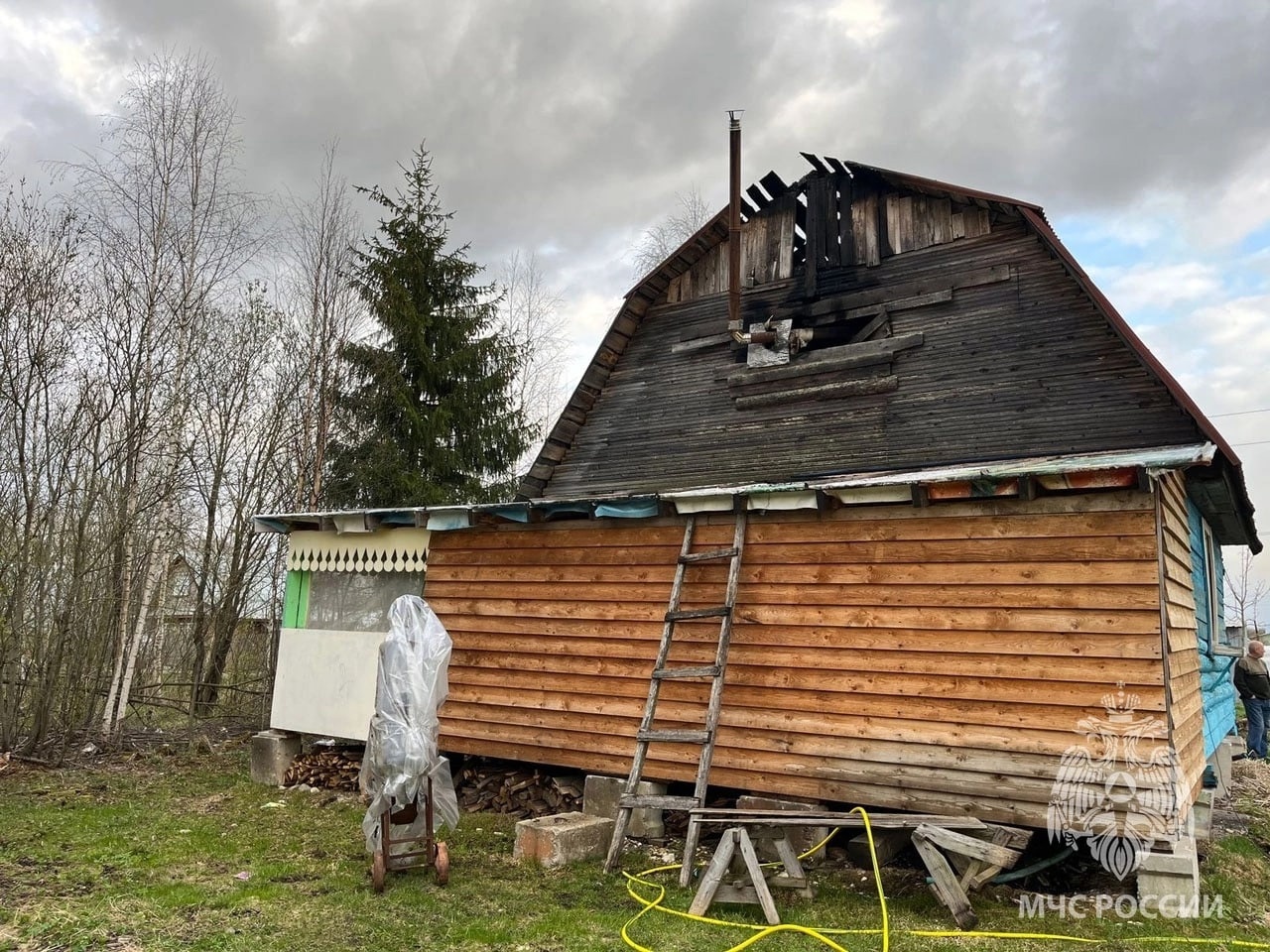 Под Череповцом загорелся дачный дом | 04.05.2023 | Череповец - БезФормата