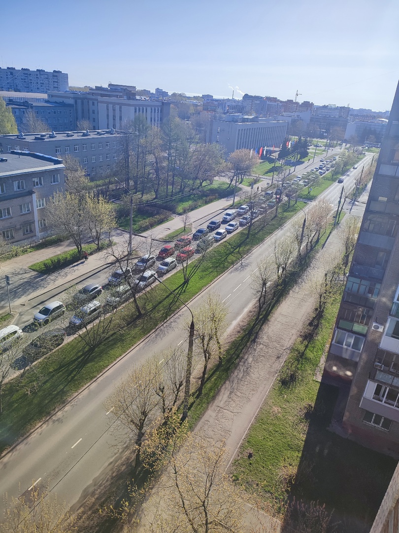 Прямо у мэрии: в Череповце стало одной пробкой больше | 02.05.2023 |  Череповец - БезФормата