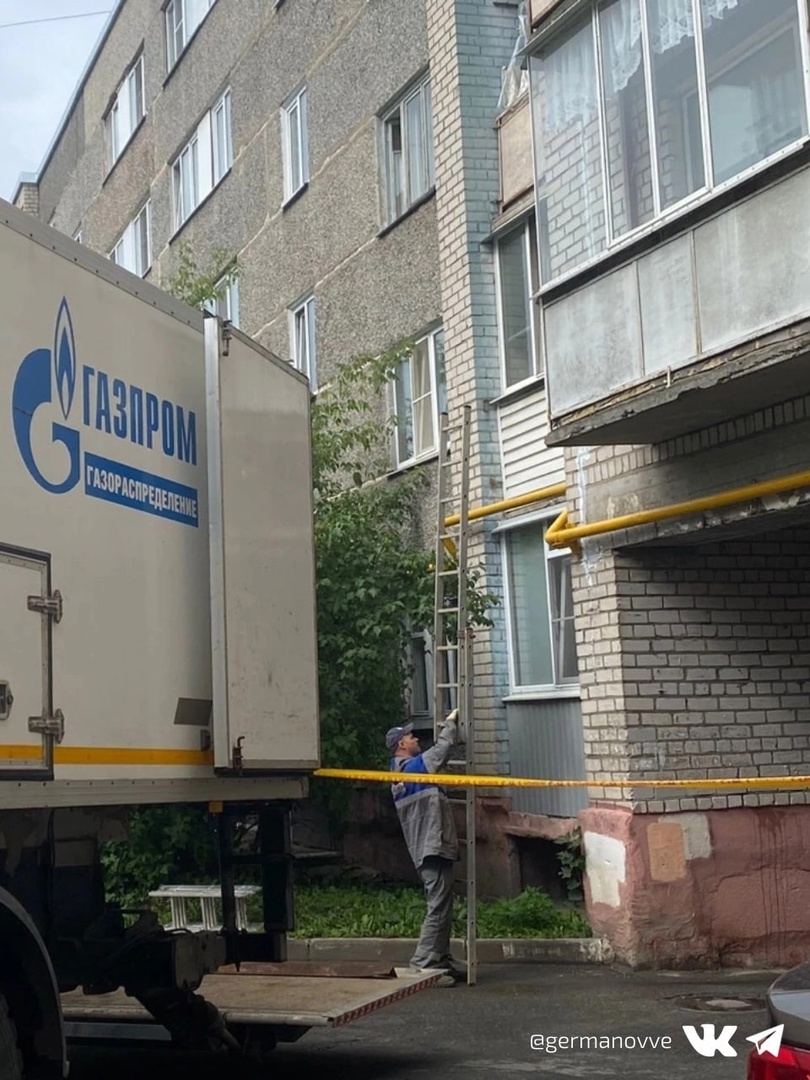 В Череповце из-за грузовиков пришлось переносить газовую трубу на доме |  14.07.2023 | Череповец - БезФормата