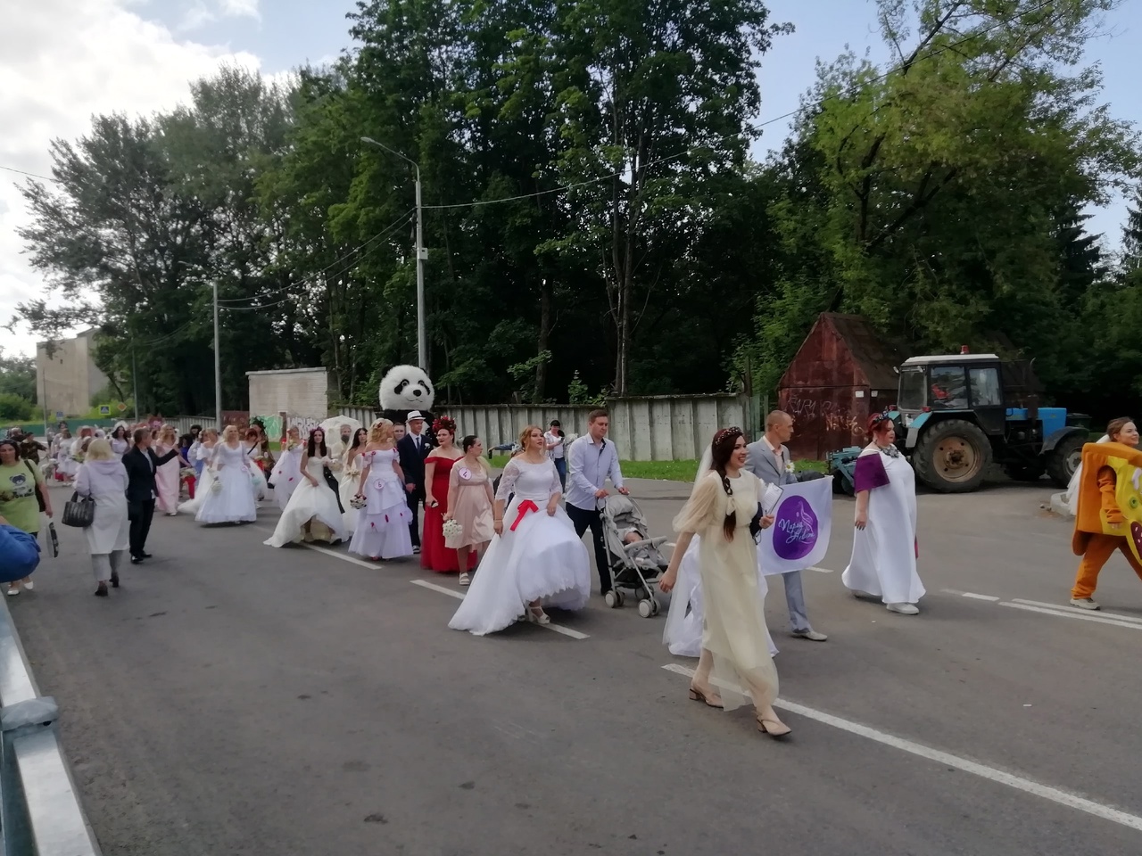 Шествие по улице Горького