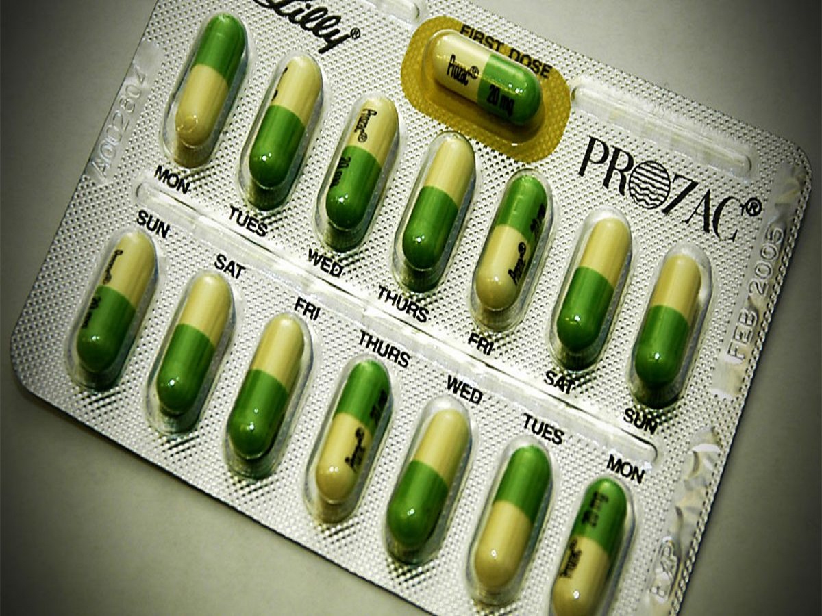 Прозак. Прозак 10 мг. Prozac таблетки. Известные антидепрессанты.