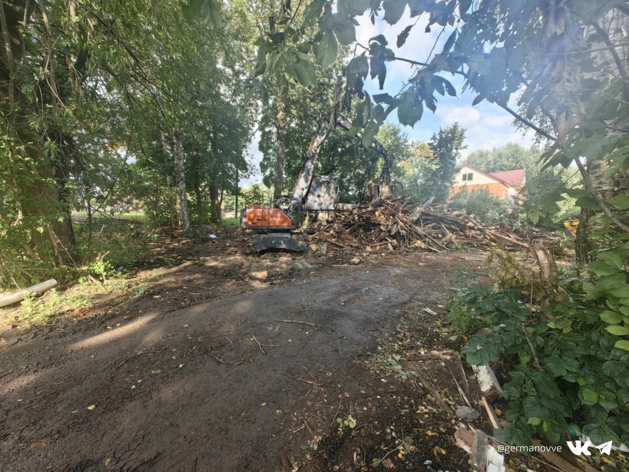 В Череповце расселили и снесли еще один деревянный дом | 06.09.2023 |  Череповец - БезФормата