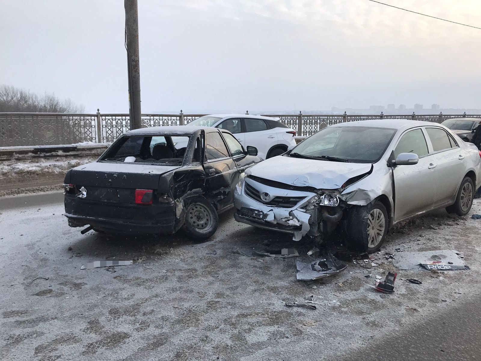 20-летний водитель устроил ДТП на Октябрьском мосту | 04.12.2023 | Череповец  - БезФормата