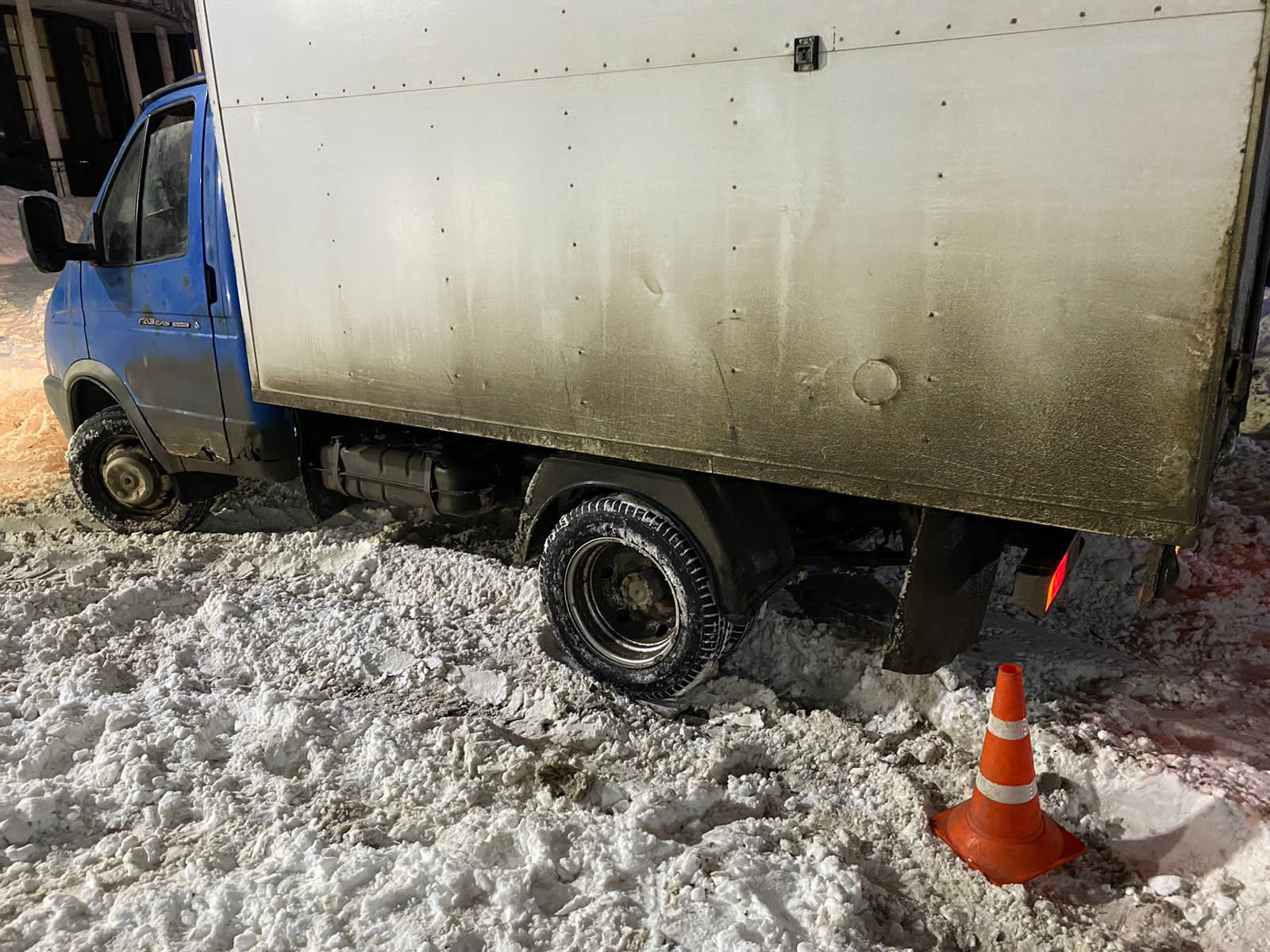 В Череповце водитель «Газели» при движении задним ходом сбил пешехода |  19.12.2023 | Череповец - БезФормата