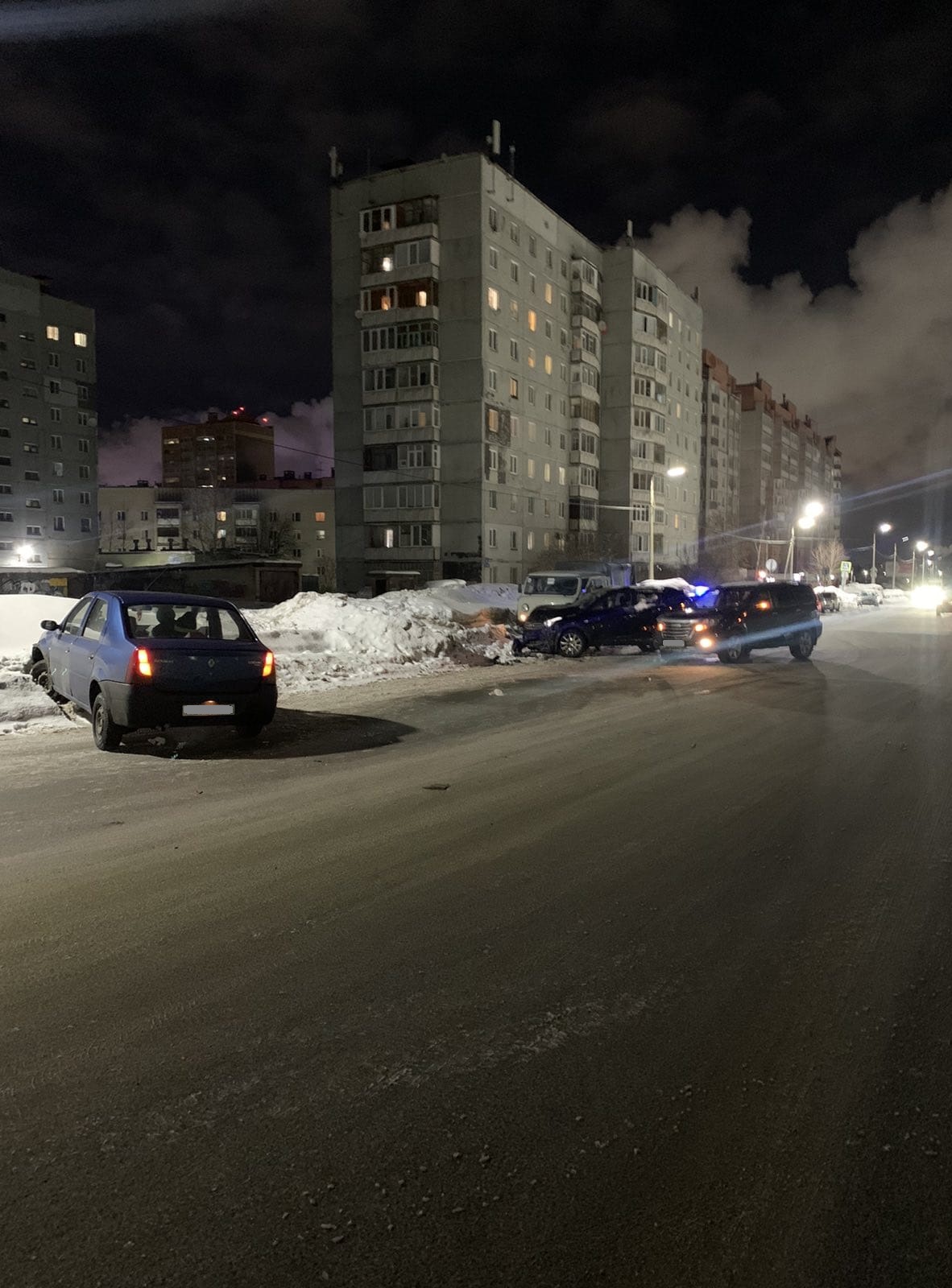 Три человека пострадали в тройном ДТП в Зашекснинском районе | 03.02.2024 |  Череповец - БезФормата