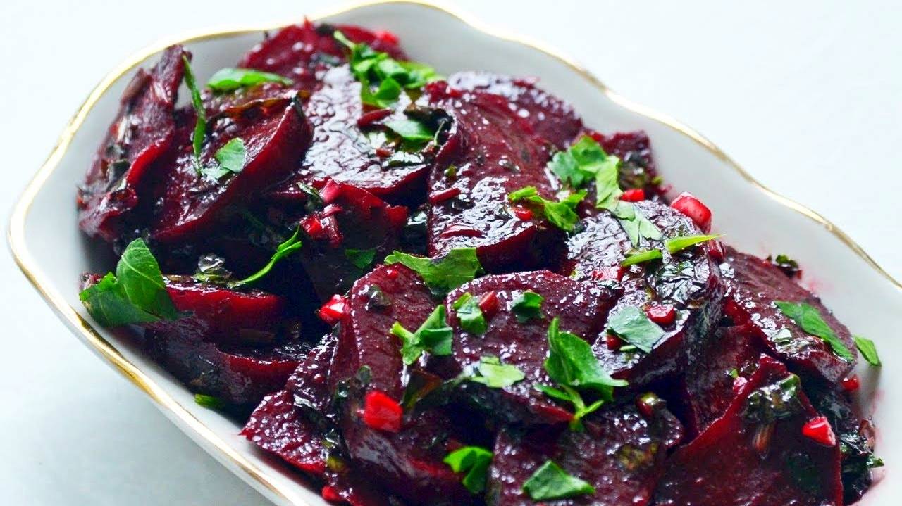 Маринованная свекла быстрого приготовления: эта простая, вкусная и полезная  закуска дополнит любое основное блюдо и украсит стол - ГородЧе