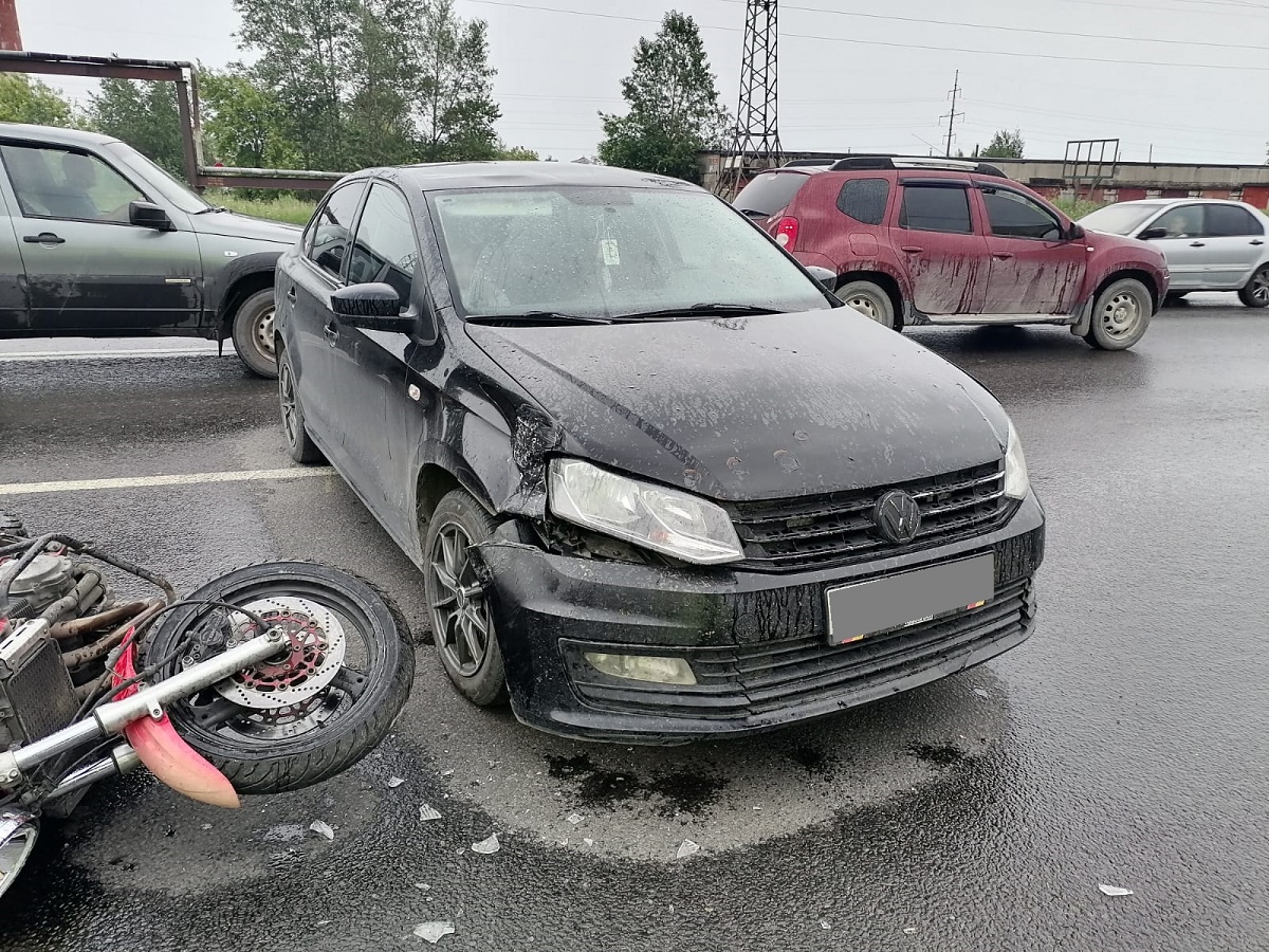 В Череповце водитель иномарки устроил ДТП с мотоциклистом - ГородЧе