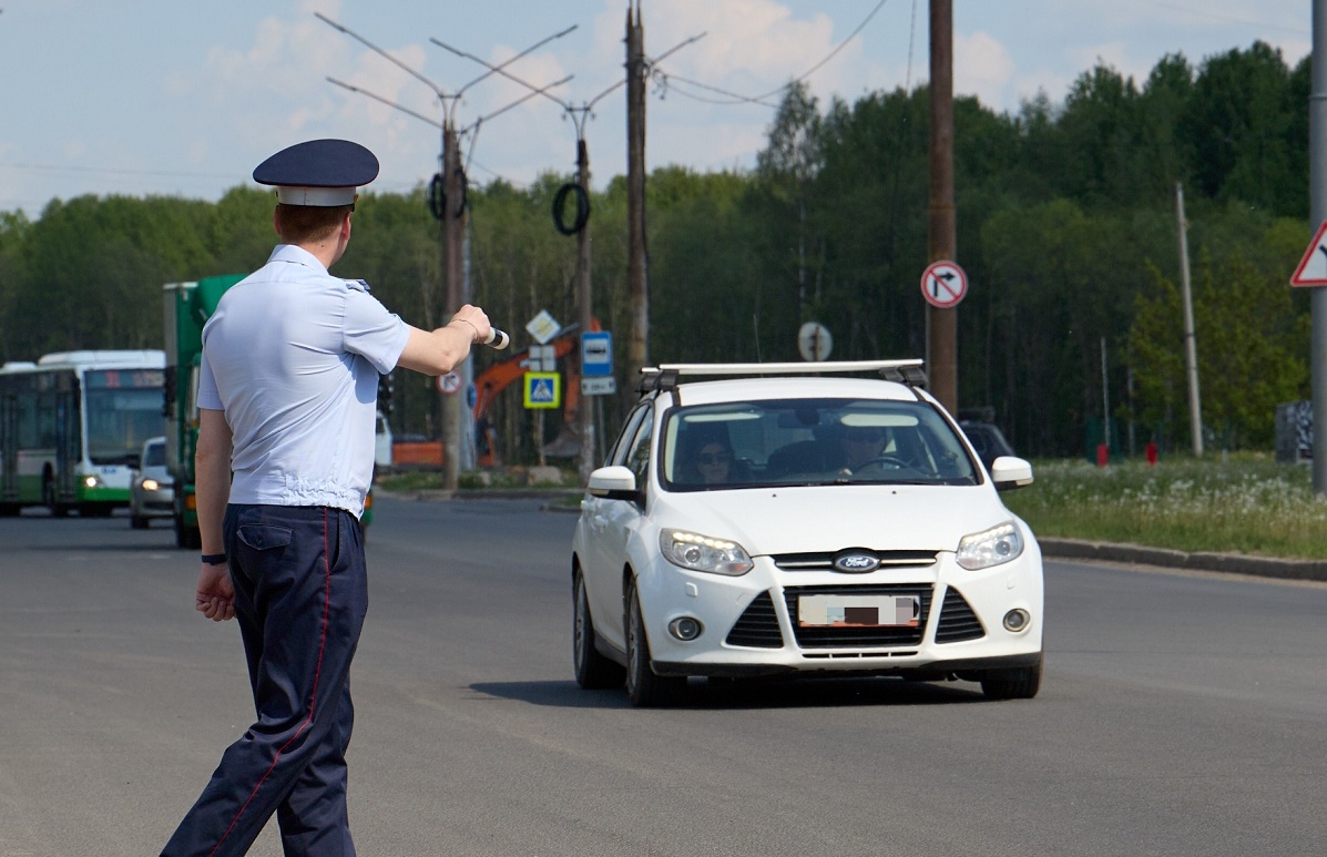 272 нарушения ПДД пресекли за выходные в Череповце - ГородЧе