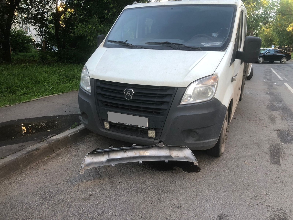 Четыре машины пострадали в ночном ДТП в центре Череповца | 21.06.2024 |  Череповец - БезФормата