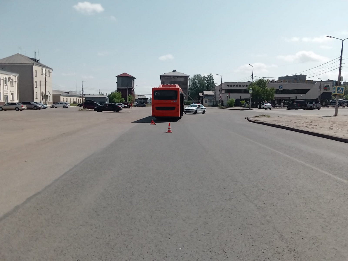 Пассажирку автобуса госпитализировали после ДТП в Череповце | 01.06.2024 |  Череповец - БезФормата