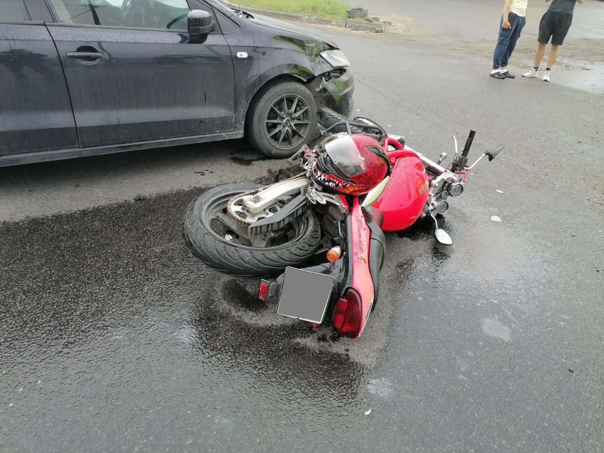 В Череповце водитель иномарки устроил ДТП с мотоциклистом - ГородЧе