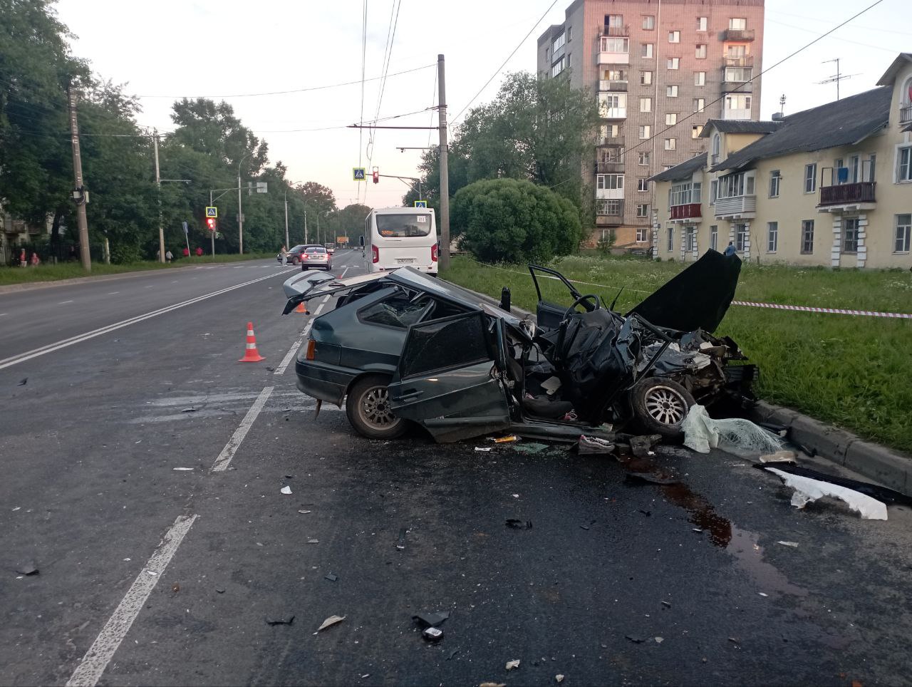 В Вологде 18-летний водитель ВАЗа влетел под встречный автобус - ГородЧе