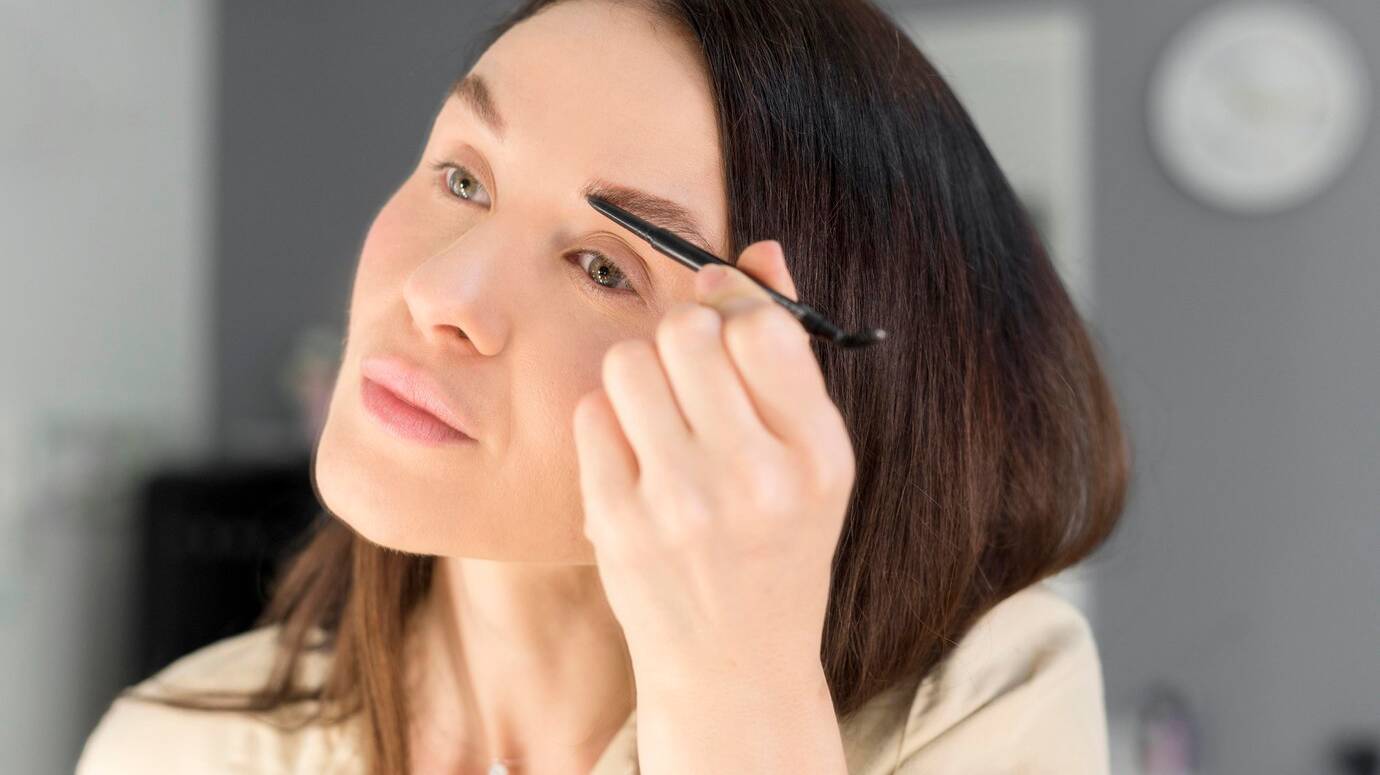 portrait-woman-eyebrow-make-up_23-2148553402