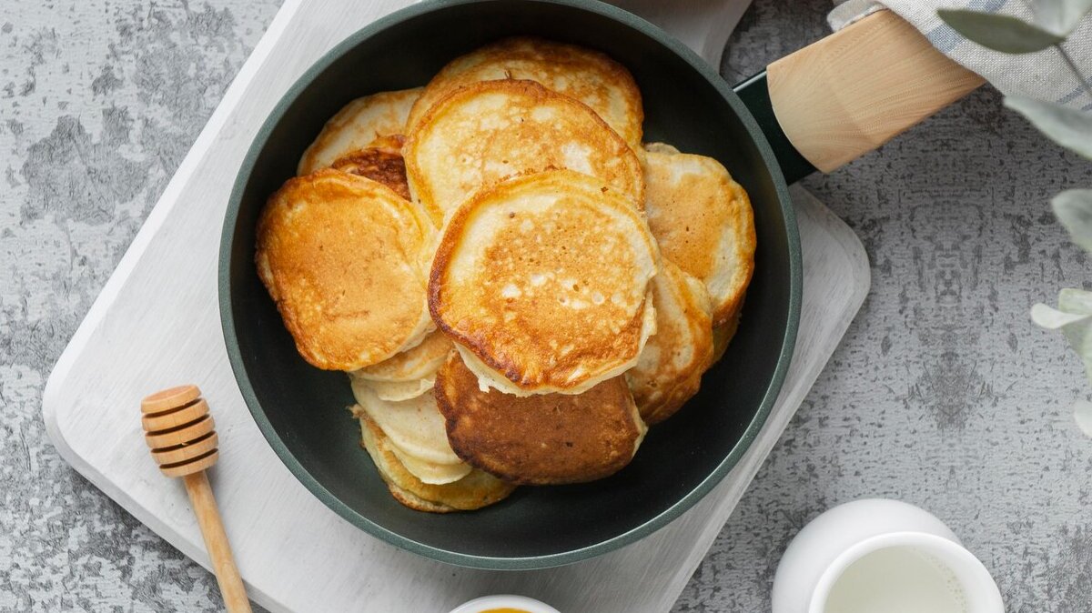 flat-lay-delicious-pancakes-honey_23-2148858507