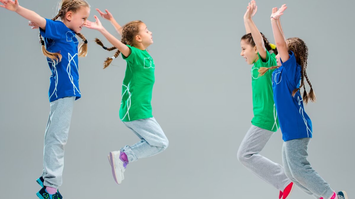 kids-dance-school-ballet-hiphop-street-funky-modern-dancers_155003-2613