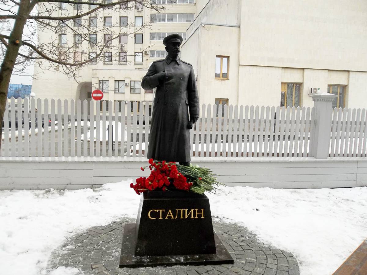 Памятник И.В. Сталину