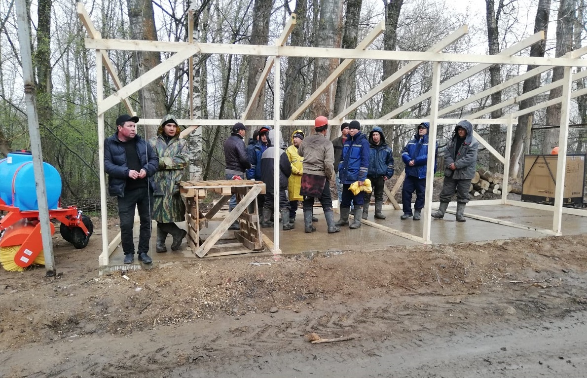 Мигранты в Череповце на Октябрьской набережной